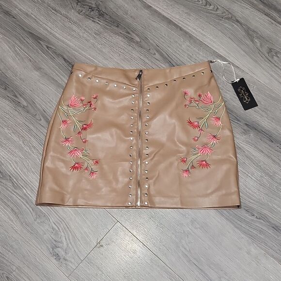 NWT Bellivera Camel Embroidered Zip Front Mini Skirt - Picture 1 of 7